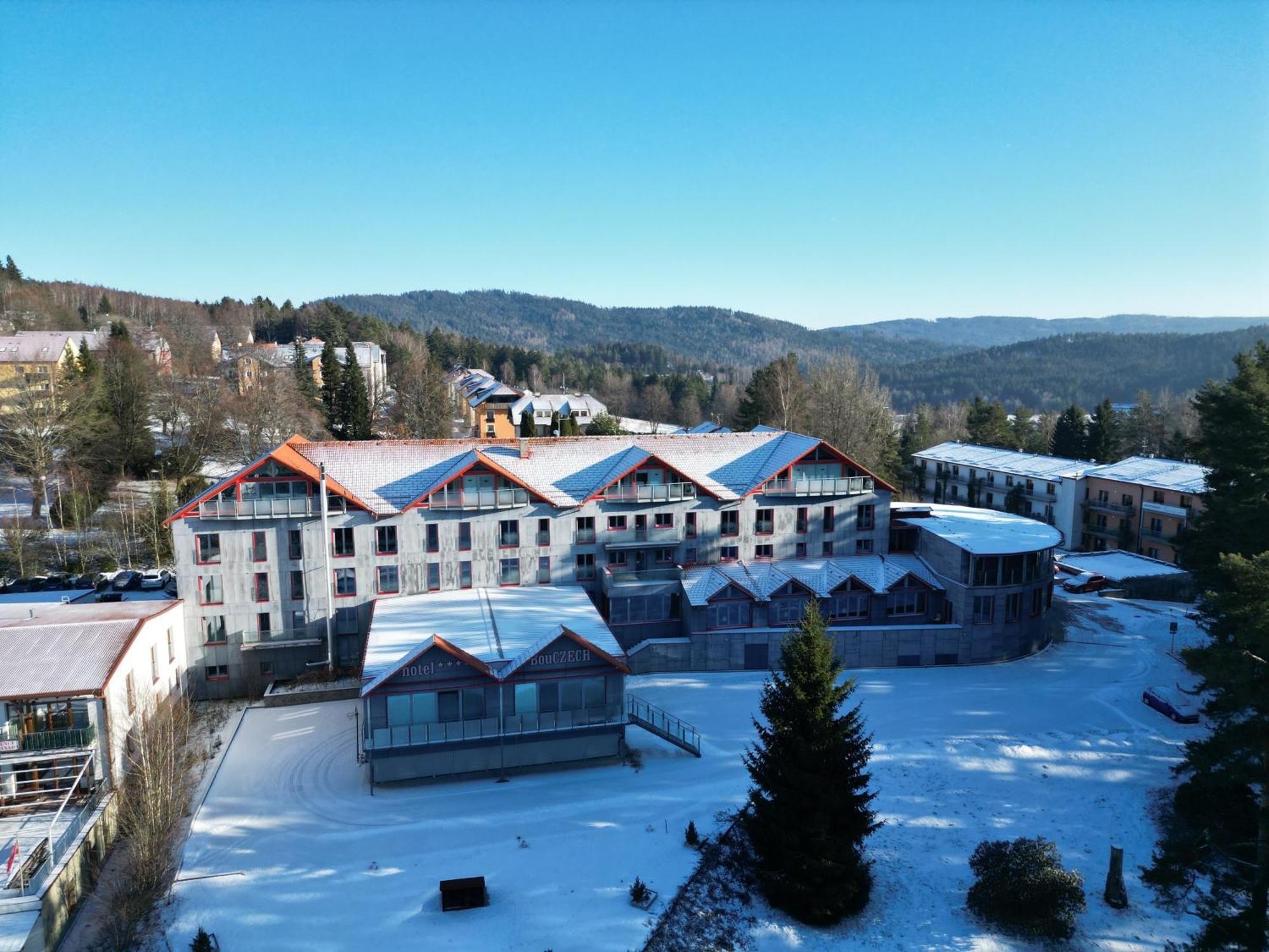 Hotel Bouczech Lipno nad Vltavou Exterior photo