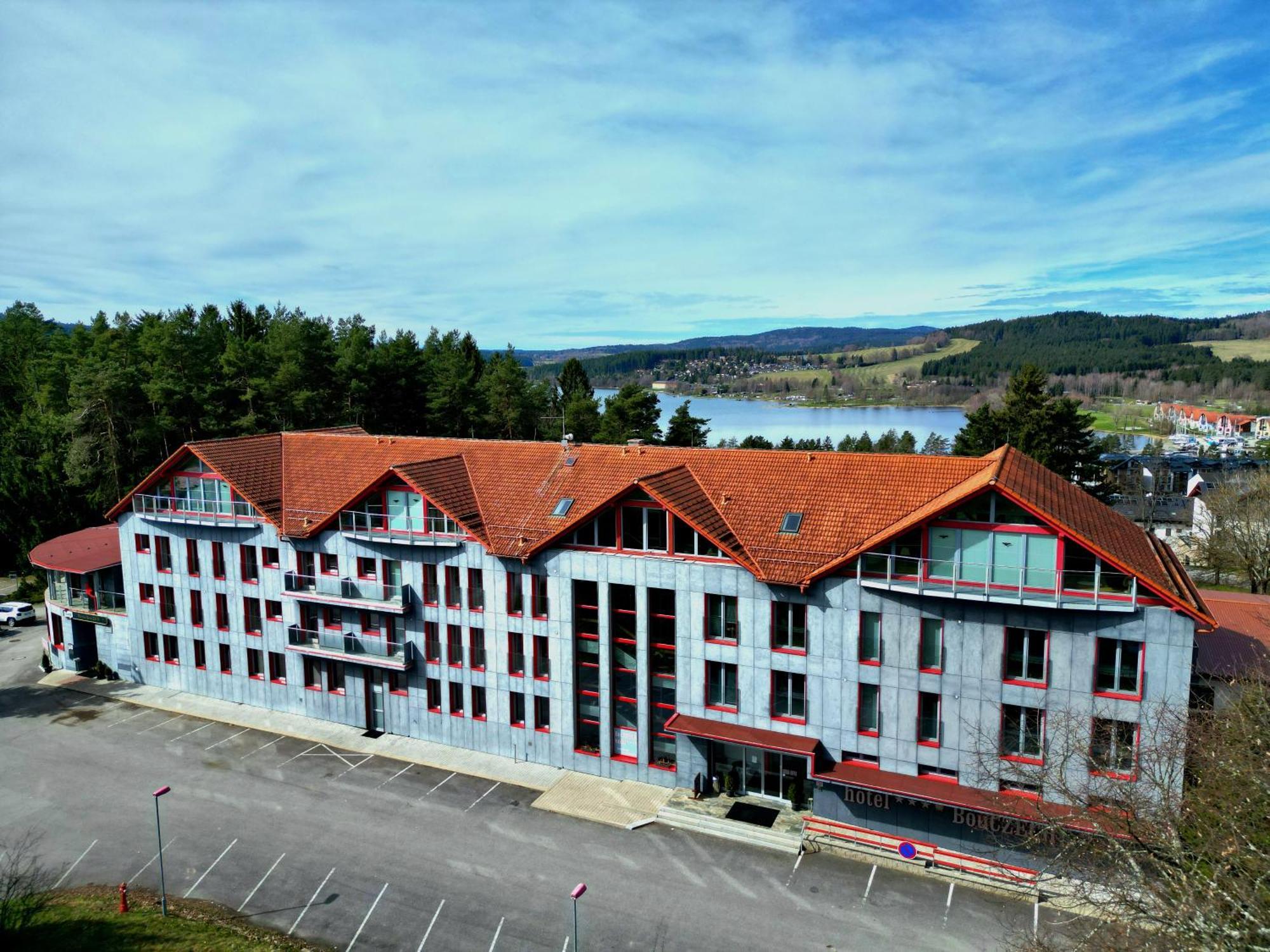 Hotel Bouczech Lipno nad Vltavou Exterior photo